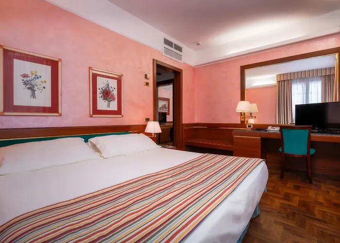 Hotel Crivi\'S